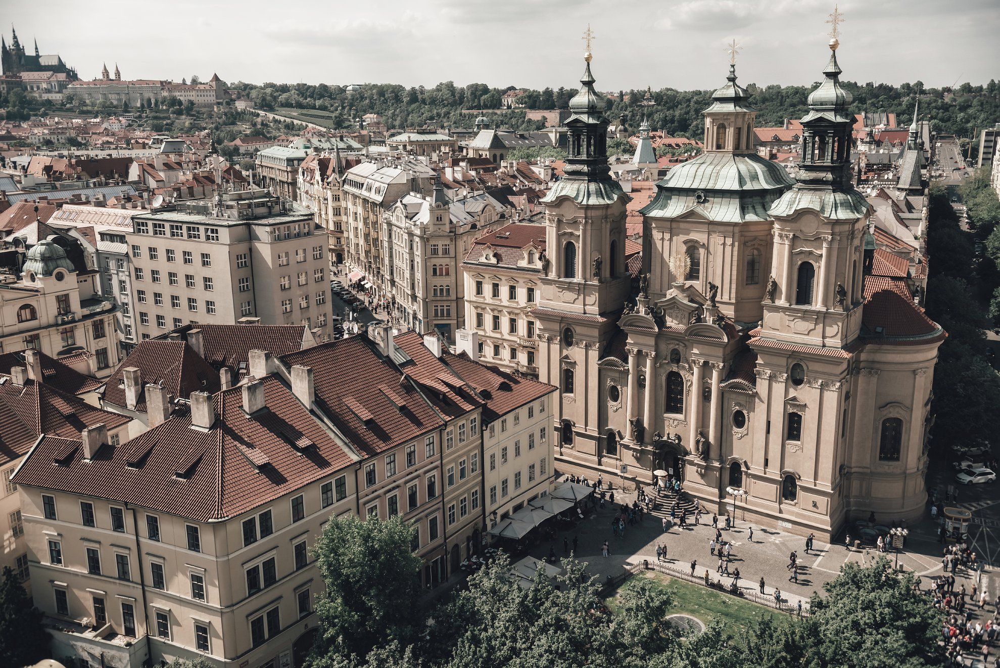布拉格屋顶和城市景观 Prague Rooftops Cityscape插图8