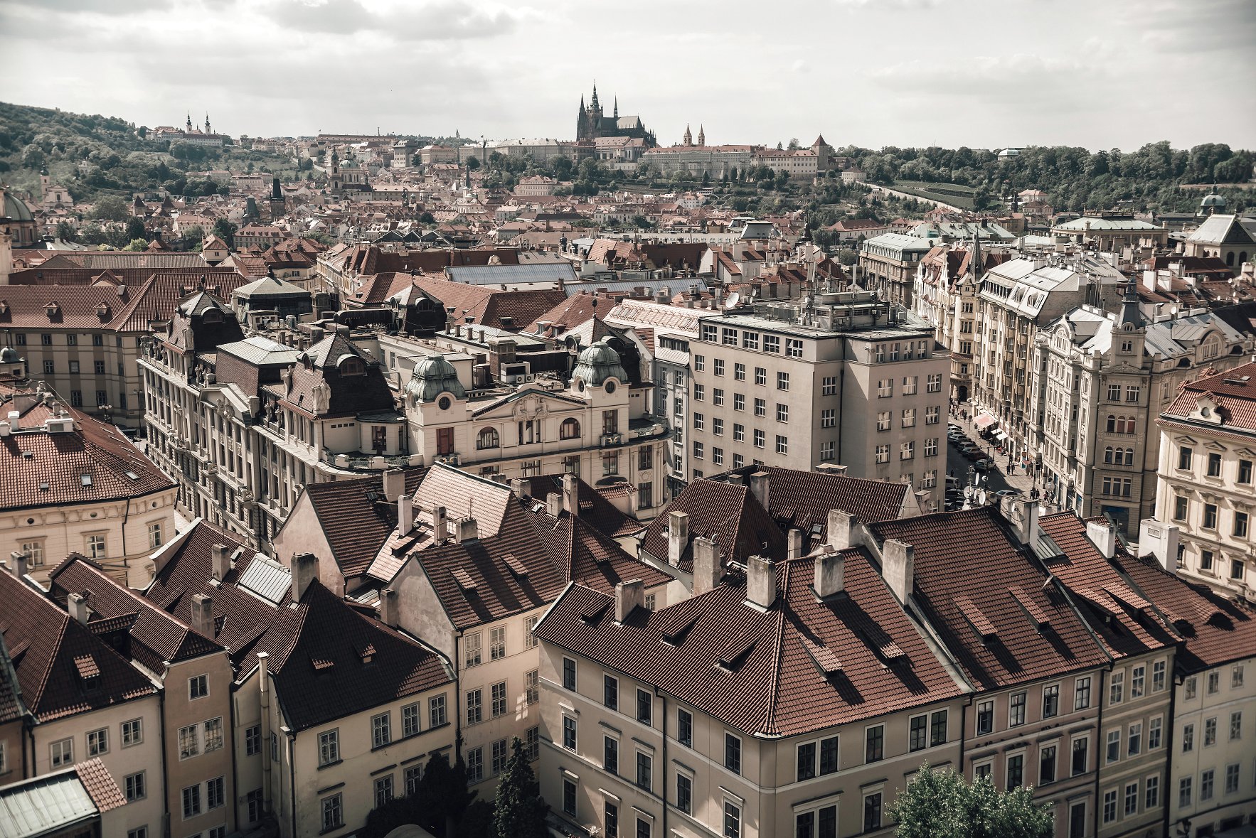 布拉格屋顶和城市景观 Prague Rooftops Cityscape插图7