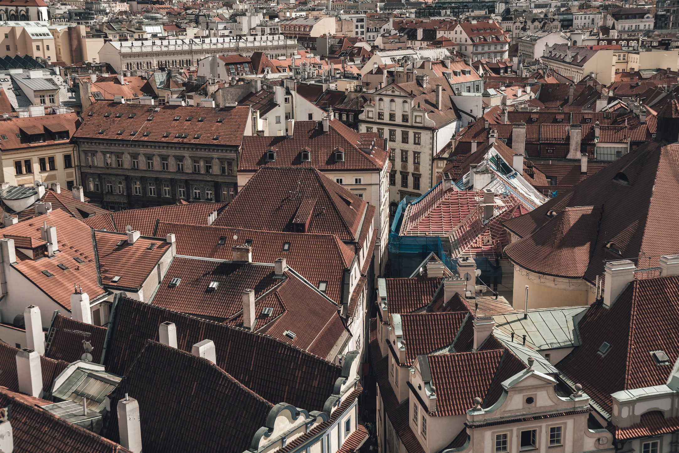 布拉格屋顶和城市景观 Prague Rooftops Cityscape插图6