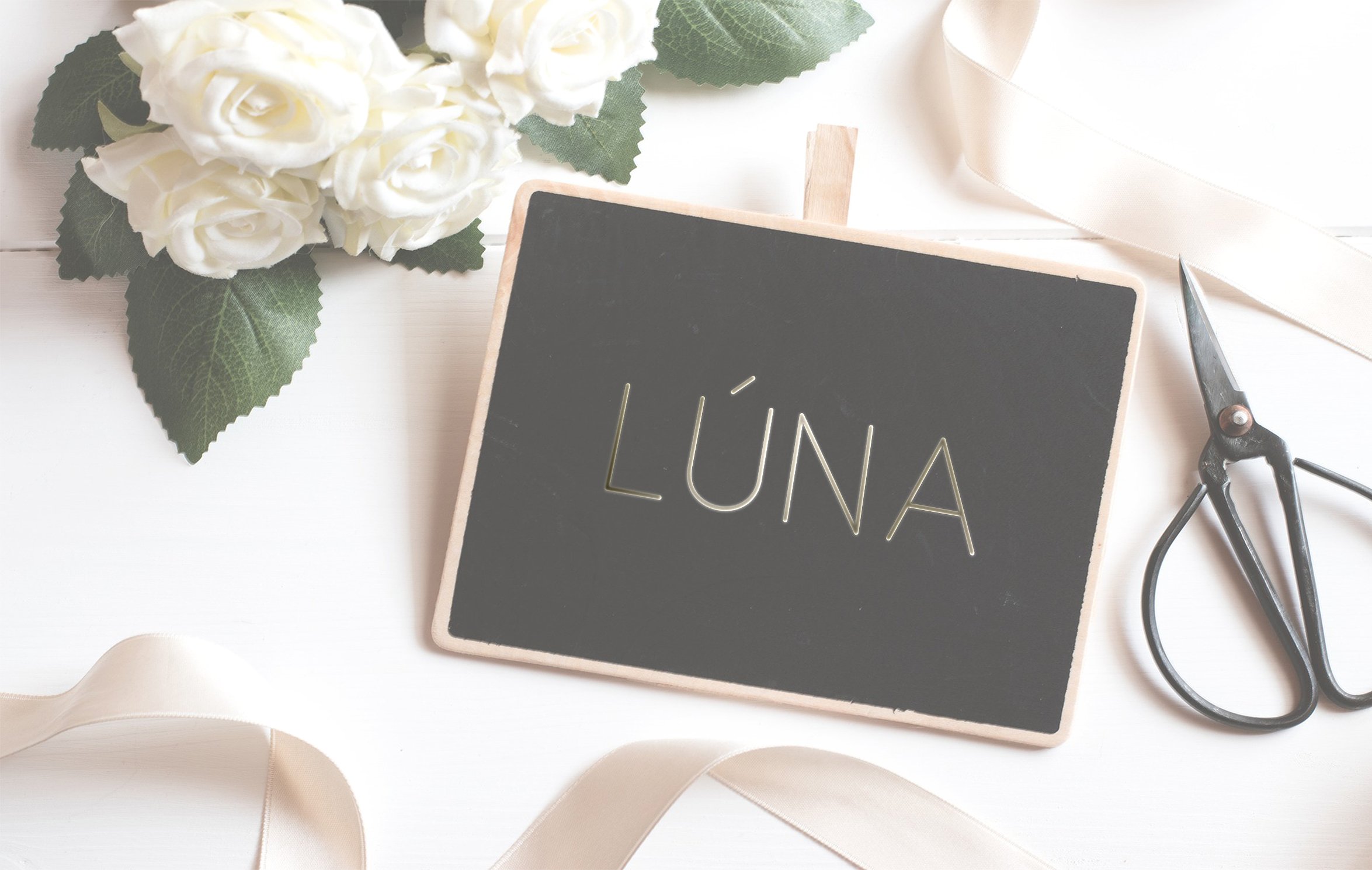 Lúna-Luxurios字体插图6