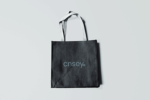 简约的手提袋无纺布袋样机 Simple Tote Bag Non-Woven Bag Prototype