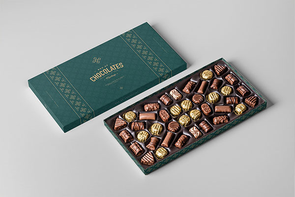 逼真巧克力盒外观设计展示样机模板素材 Box Of Chocolates Mock-up​​​​​​​ 2