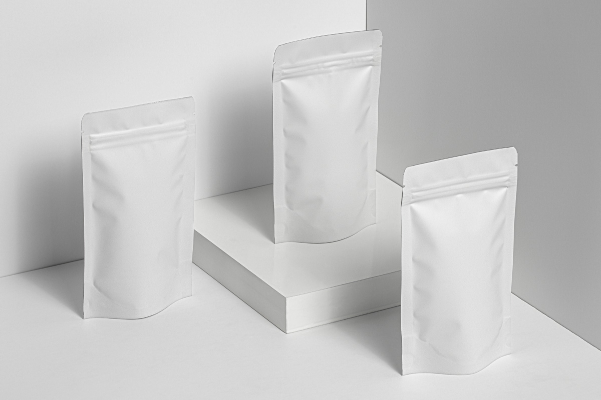 立式食品小零食塑料自封袋设计展示样机模板packagingpsdstanduppouch