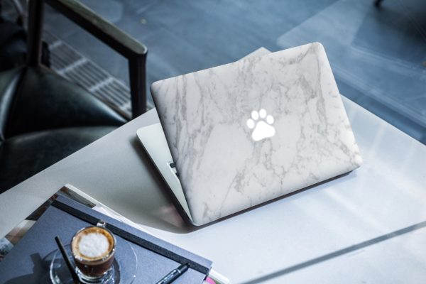 10款笔记本电脑贴膜设计展示样机模板 MacBook Skin Mockup