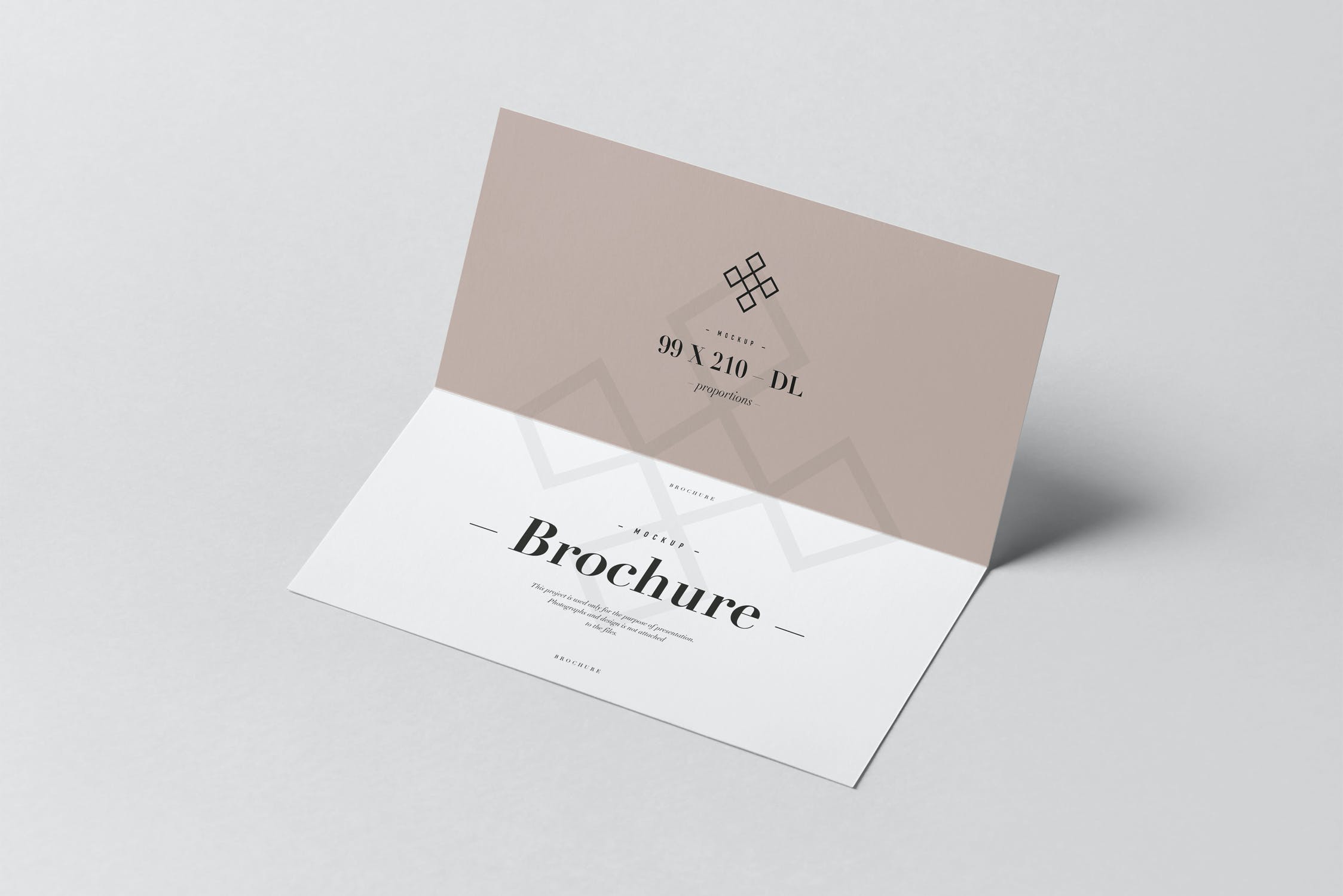 10款两折页卡片设计展示样机bifolddlhorizontalbrochure