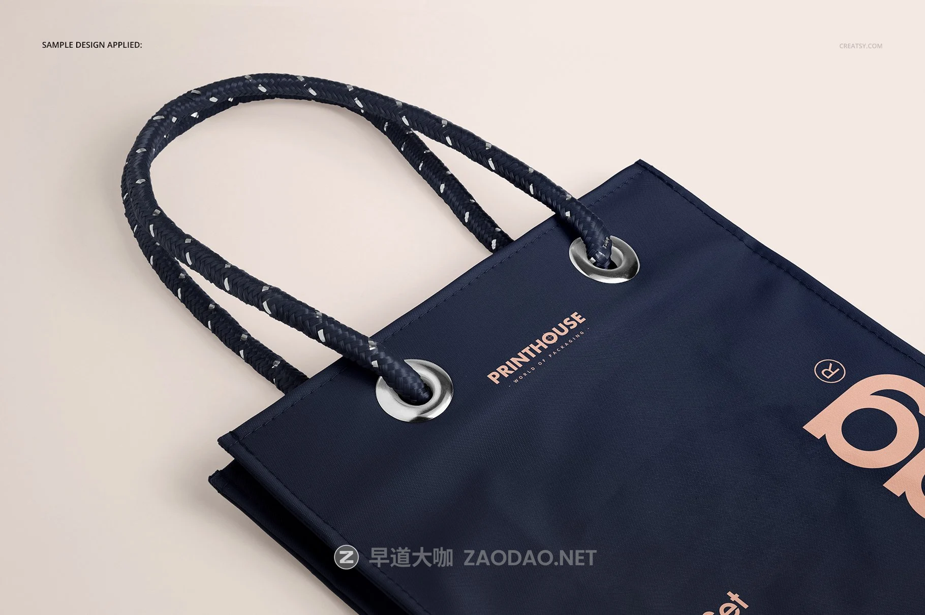 亚光PVC购物手提袋设计展示贴图样机模板 Matte PVC Reusable Tote Bag Mockups插图8 亚光PVC购物手提袋设计展示贴图样机模板 Matte PVC Reusable Tote Bag Mockups插图8