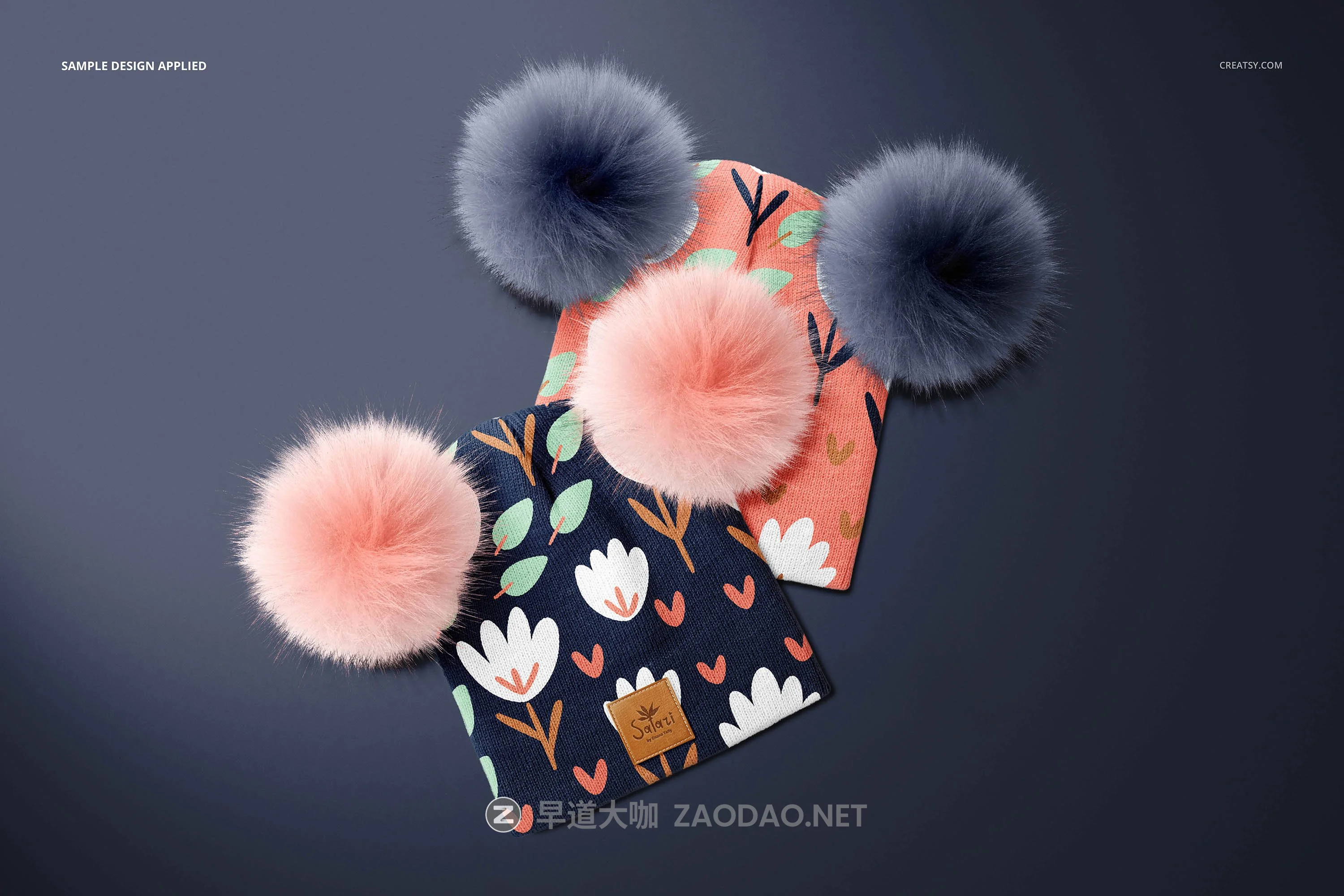 毛绒绒绒儿童毛线无檐小便帽设计展示样机集 Beanie with Fur Pompons Mockup Set插图4 毛绒绒绒儿童毛线无檐小便帽设计展示样机集 Beanie with Fur Pompons Mockup Set插图4