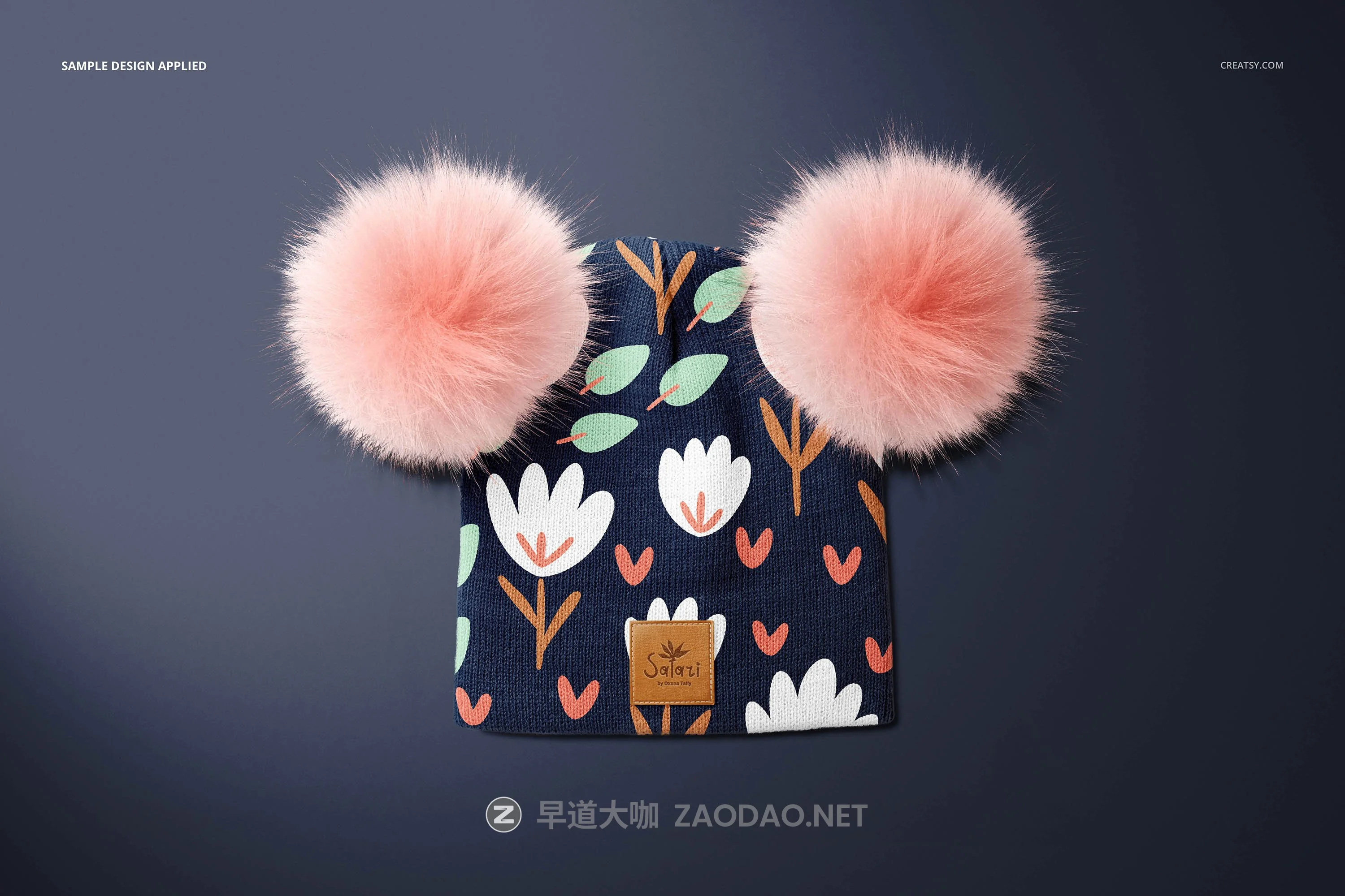 毛绒绒绒儿童毛线无檐小便帽设计展示样机集 Beanie with Fur Pompons Mockup Set插图6 毛绒绒绒儿童毛线无檐小便帽设计展示样机集 Beanie with Fur Pompons Mockup Set插图6