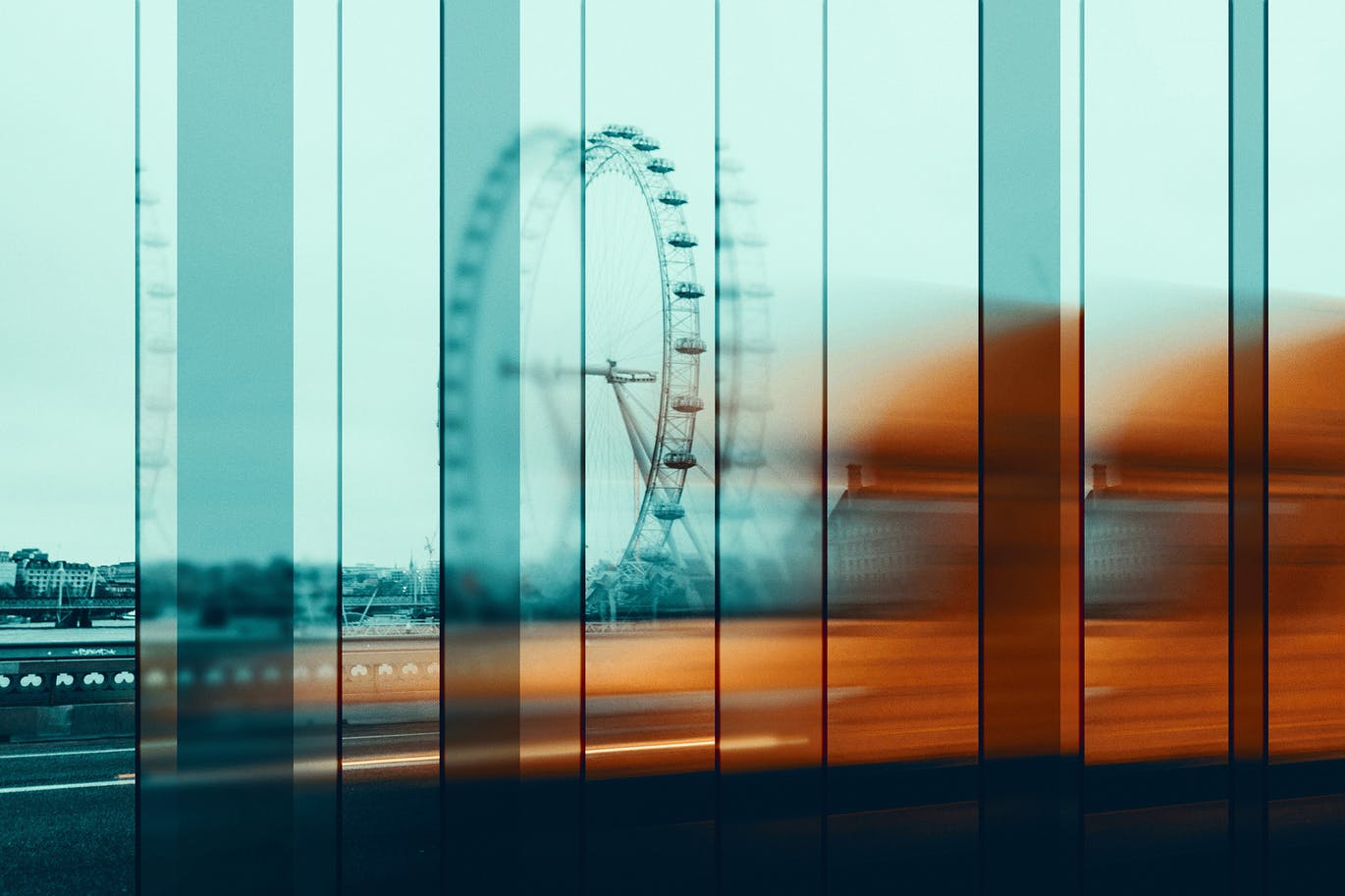 潮流玻璃分镜失真照片处理特效PS样式模板 Strip Fractal Mirror Photo Effect插图1