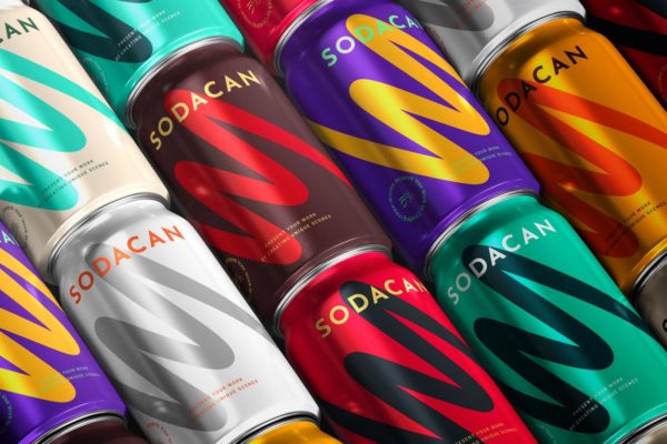 时尚苏大饮料铝罐易拉罐设计贴图样机 Soda Can Mockup