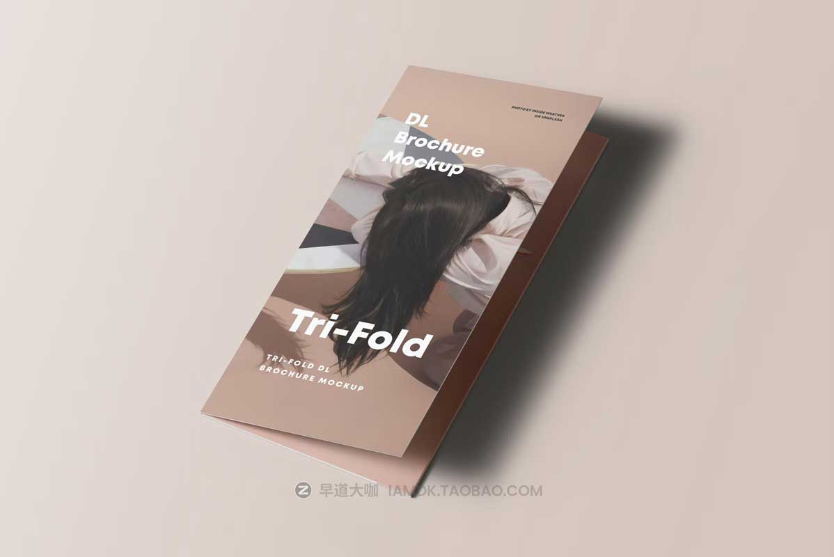 8款时尚逼真三折页小册子画册设计展示效果PSD样机模板素材 Tri-Fold DL Brochure Mock-up插图9