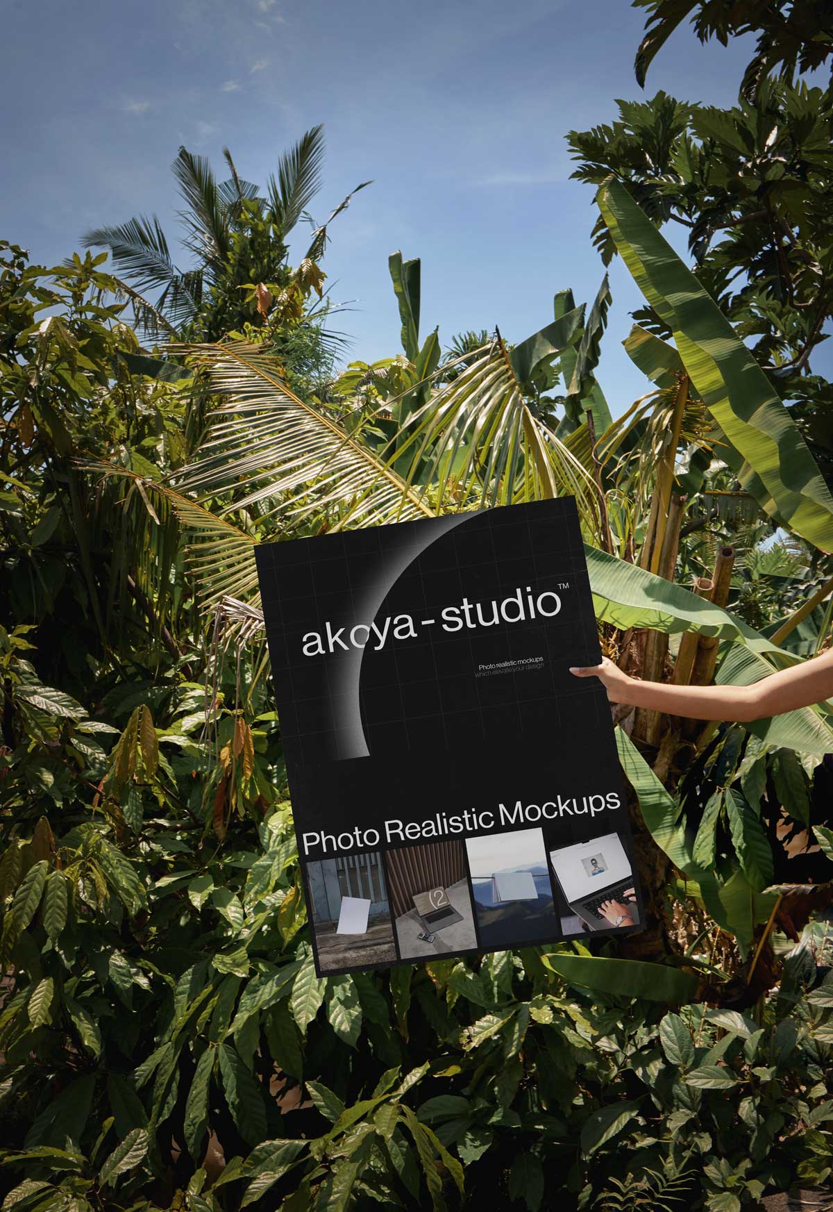 8款时尚品牌LOGO设计海报服装MacBook电脑iPhone手机展示贴图PSD样机模板 Akoya Studio – Brand mockup collection 01插图6