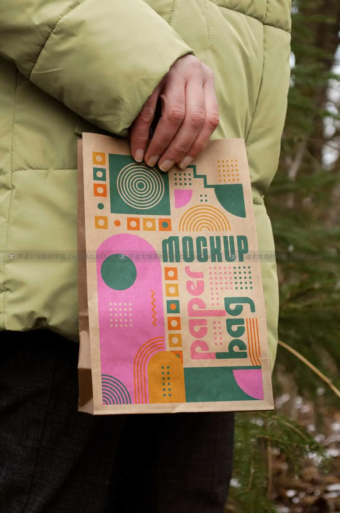 12款时尚手持汉堡面包包装袋外卖纸袋设计展示效果图PSD样机模板 Paper Bag Mockups插图8