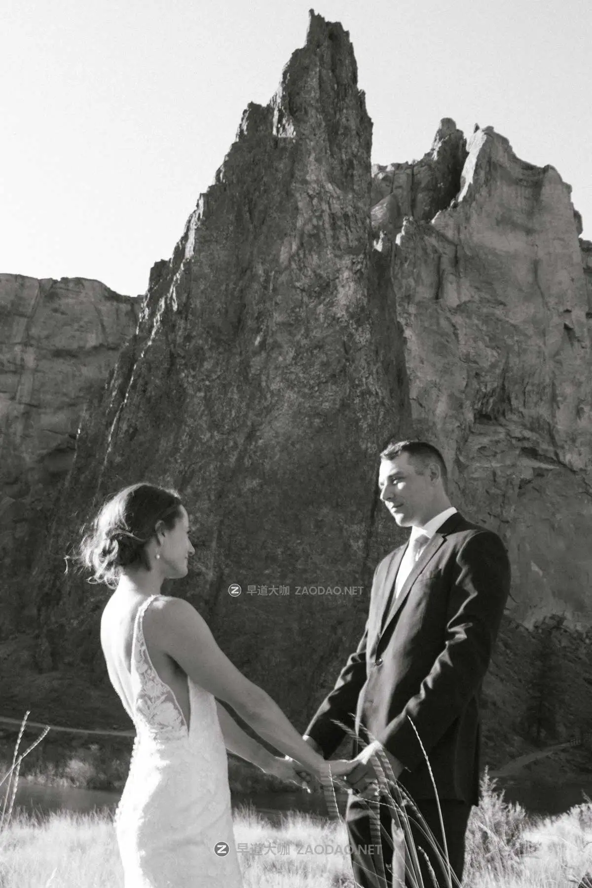 柔和绿色黑白色调冒险旅拍婚礼风景照片调色Lightroom预设 Carley Mae – Jade Pack Presets插图19 柔和绿色黑白色调冒险旅拍婚礼风景照片调色Lightroom预设 Carley Mae – Jade Pack Presets插图19