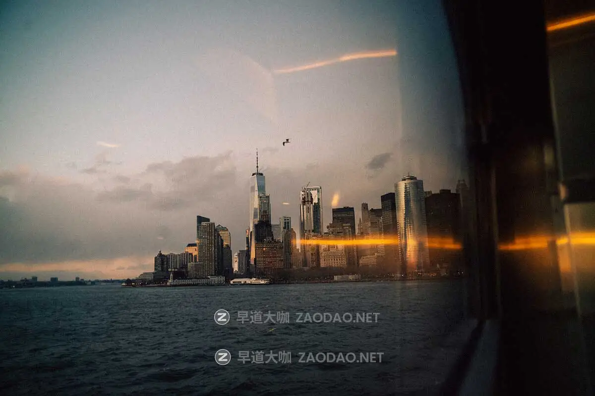 潮流电影质感红色/金棕色/深蓝色色调颗粒纹理模拟人文扫街照片调色Lightroom预设 Andre Josselin – Signature Presets插图33 潮流电影质感红色/金棕色/深蓝色色调颗粒纹理模拟人文扫街照片调色Lightroom预设 Andre Josselin – Signature Presets插图33