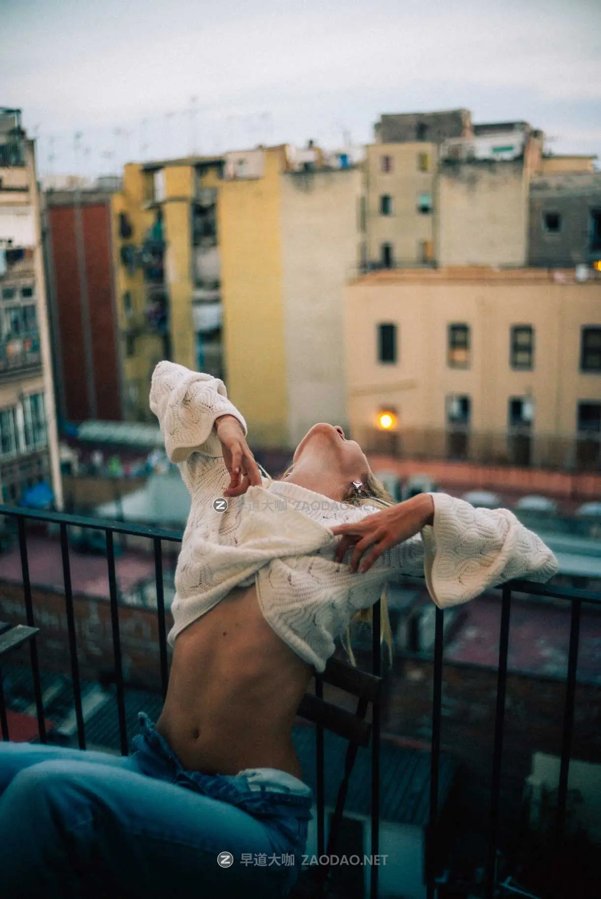 潮流电影质感红色/金棕色/深蓝色色调颗粒纹理模拟人文扫街照片调色Lightroom预设 Andre Josselin – Signature Presets插图1 潮流电影质感红色/金棕色/深蓝色色调颗粒纹理模拟人文扫街照片调色Lightroom预设 Andre Josselin – Signature Presets插图1