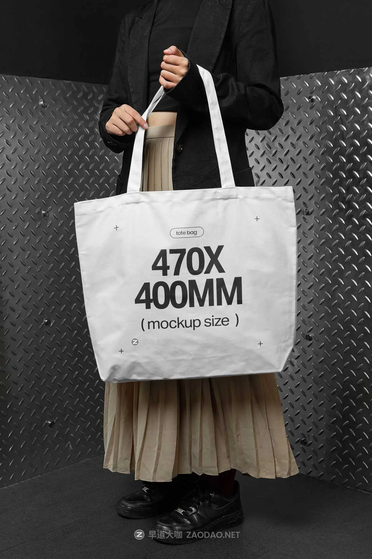 7款高级品牌VI设计手提无纺布帆布袋展示效果图PSD样机模板素材 dekgrafis – Tote Bag Mockups Vol 1插图7 7款高级品牌VI设计手提无纺布帆布袋展示效果图PSD样机模板素材 dekgrafis – Tote Bag Mockups Vol 1插图7