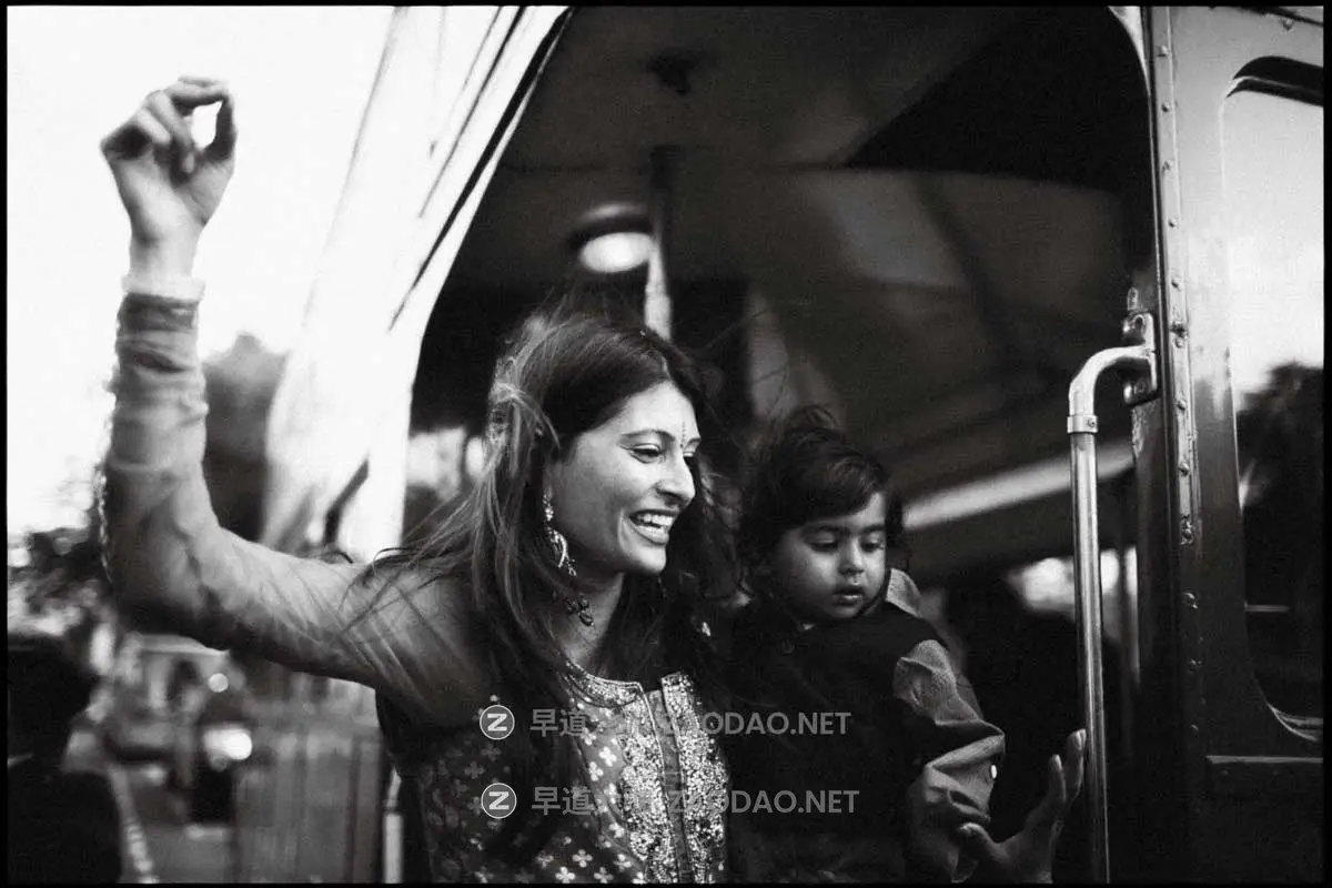 怀旧电影外观柯达Cinestill胶片颗粒模拟肖像扫街照片调色Lightroom预设/PS动作 Jamie Windsor – Lightroom Presets 4 – Cinestill插图32 怀旧电影外观柯达Cinestill胶片颗粒模拟肖像扫街照片调色Lightroom预设/PS动作 Jamie Windsor – Lightroom Presets 4 – Cinestill插图32