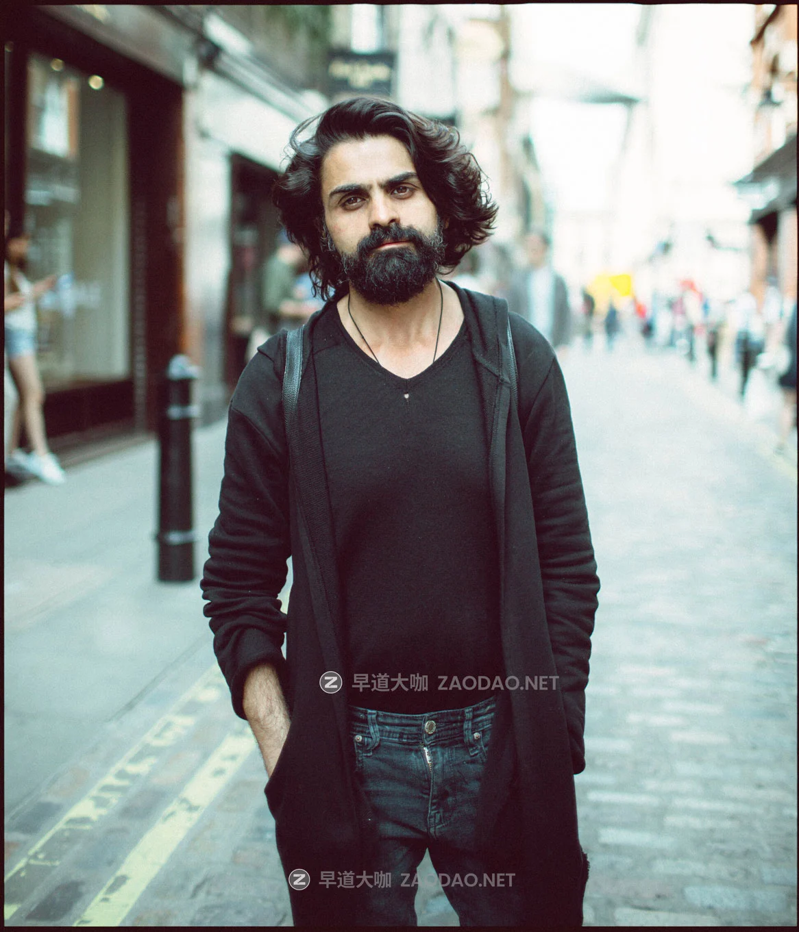 怀旧电影外观柯达Cinestill胶片颗粒模拟肖像扫街照片调色Lightroom预设/PS动作 Jamie Windsor – Lightroom Presets 4 – Cinestill插图17 怀旧电影外观柯达Cinestill胶片颗粒模拟肖像扫街照片调色Lightroom预设/PS动作 Jamie Windsor – Lightroom Presets 4 – Cinestill插图17