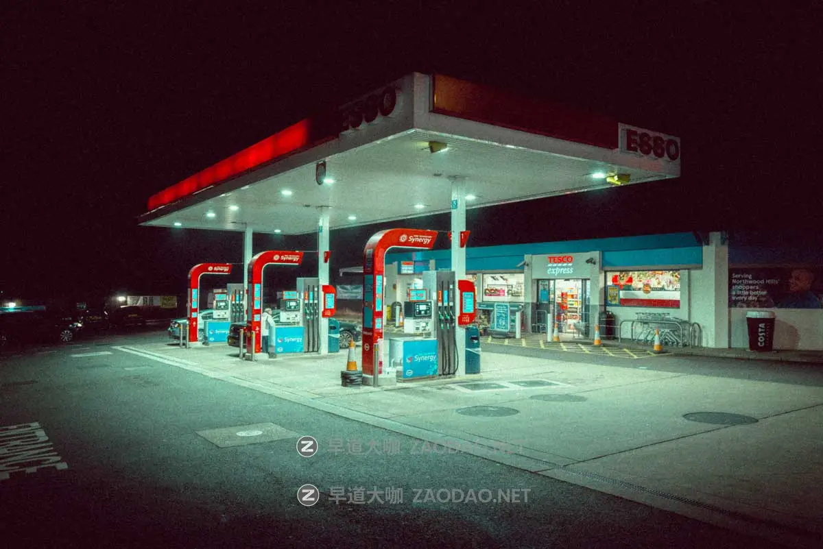 怀旧电影外观柯达Cinestill胶片颗粒模拟肖像扫街照片调色Lightroom预设/PS动作 Jamie Windsor – Lightroom Presets 4 – Cinestill插图1 怀旧电影外观柯达Cinestill胶片颗粒模拟肖像扫街照片调色Lightroom预设/PS动作 Jamie Windsor – Lightroom Presets 4 – Cinestill插图1