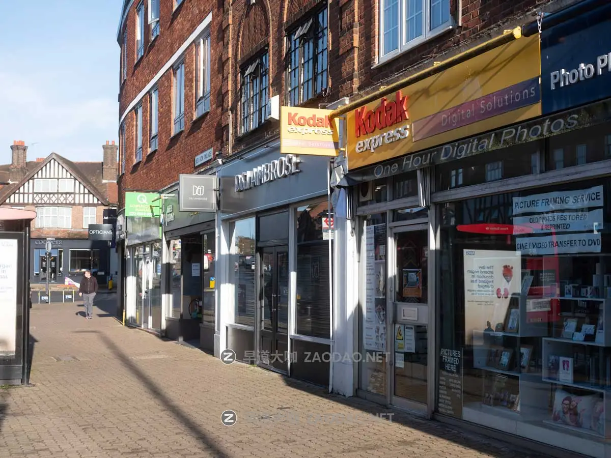 怀旧电影外观柯达Cinestill胶片颗粒模拟肖像扫街照片调色Lightroom预设/PS动作 Jamie Windsor – Lightroom Presets 4 – Cinestill插图14 怀旧电影外观柯达Cinestill胶片颗粒模拟肖像扫街照片调色Lightroom预设/PS动作 Jamie Windsor – Lightroom Presets 4 – Cinestill插图14