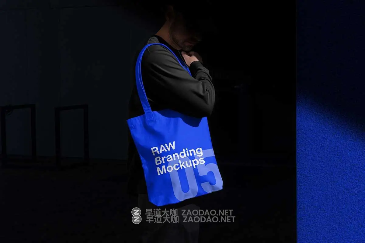 6款高级黑化风真实帆布袋手提袋长袖衬衫T恤设计展示贴图PSD样机模板 Tote Bag and Shirt Mockups RAW Series插图1 6款高级黑化风真实帆布袋手提袋长袖衬衫T恤设计展示贴图PSD样机模板 Tote Bag and Shirt Mockups RAW Series插图1