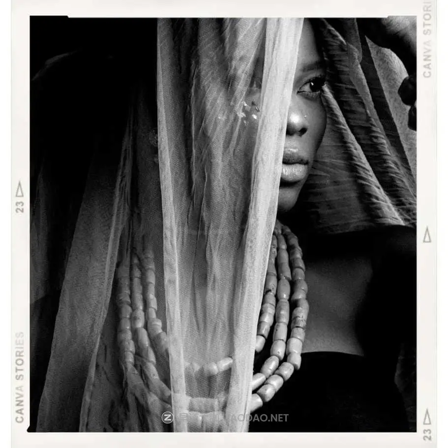 高级黑白效果电影美学胶片颗粒模拟城市人文扫街肖像照片调色Lightroom&Capture one预设 HelloPresets Ilford HP Lightroom Presets/ Capture One Styles插图12 高级黑白效果电影美学胶片颗粒模拟城市人文扫街肖像照片调色Lightroom&Capture one预设 HelloPresets Ilford HP Lightroom Presets/ Capture One Styles插图12