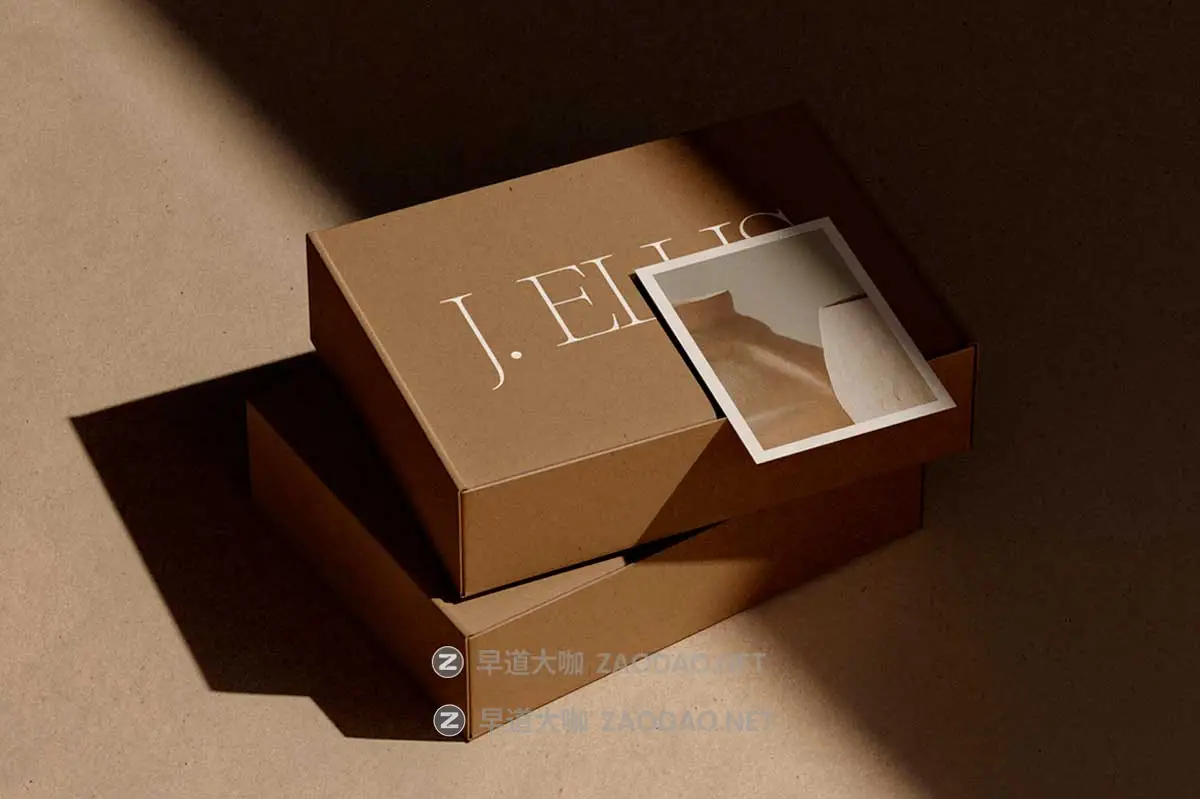 时尚服装鞋产品包装盒快递盒设计展示效果图PS贴图样机模板素材 Mailing Box Mockup – Kraft Mailer 01插图4 时尚服装鞋产品包装盒快递盒设计展示效果图PS贴图样机模板素材 Mailing Box Mockup – Kraft Mailer 01插图4