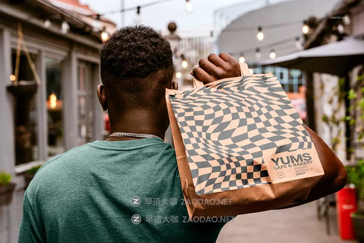 7款国外模特手持购物手提袋纸袋咖啡袋打包袋VI设计展示PS贴图样机MOCKUP模板素材 Paper Bag Mockup Set (outdoor) by Creatsy插图7 7款国外模特手持购物手提袋纸袋咖啡袋打包袋VI设计展示PS贴图样机MOCKUP模板素材 Paper Bag Mockup Set (outdoor) by Creatsy插图7