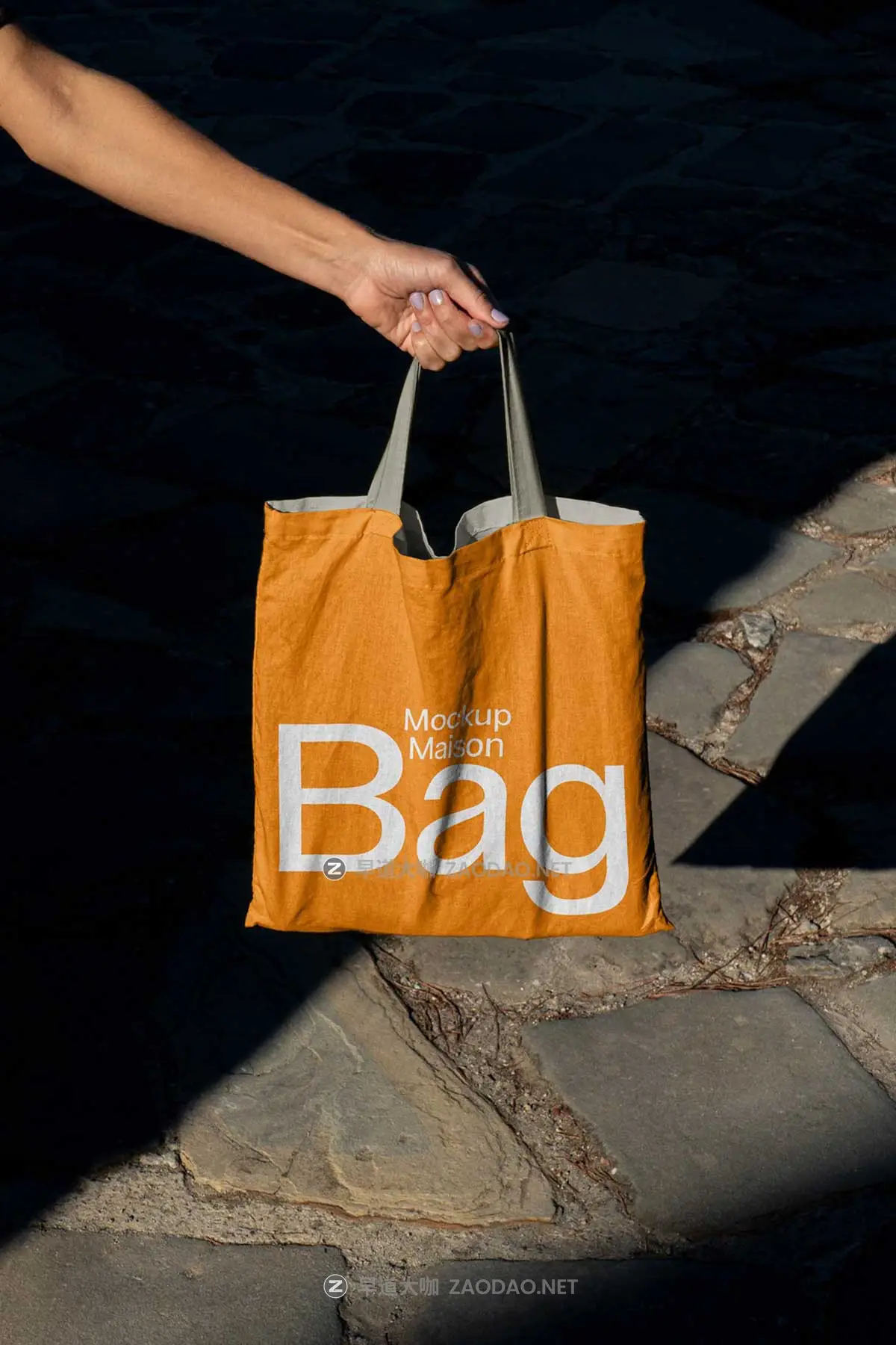 10款真实帆布袋画册相框海报笔记本吊牌iPad平板MacBook电脑Vi贴图PSD样机模板 Mockup.Maison – E Mockup Collection Vol 1插图10 10款真实帆布袋画册相框海报笔记本吊牌iPad平板MacBook电脑Vi贴图PSD样机模板 Mockup.Maison – E Mockup Collection Vol 1插图10