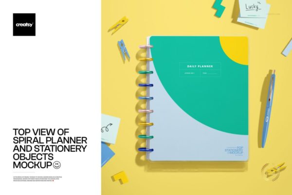 1款时尚顶视图办公螺旋笔记本记事本钢笔设计ps展示效果图样机模板 Top View of Spiral Planner and Stationery Objects Mockup by Creatsy®特色图 1款时尚顶视图办公螺旋笔记本记事本钢笔设计ps展示效果图样机模板 Top View of Spiral Planner and Stationery Objects Mockup by Creatsy®