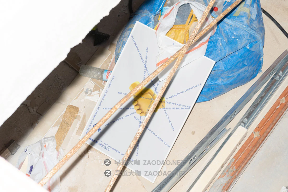 11款小众凌废弃杂乱景海报招贴传单设计展示效果图PS贴图样机模板 Bendito.Mockup – Futura Basura Collection II P3插图9 11款小众凌废弃杂乱景海报招贴传单设计展示效果图PS贴图样机模板 Bendito.Mockup – Futura Basura Collection II P3插图9