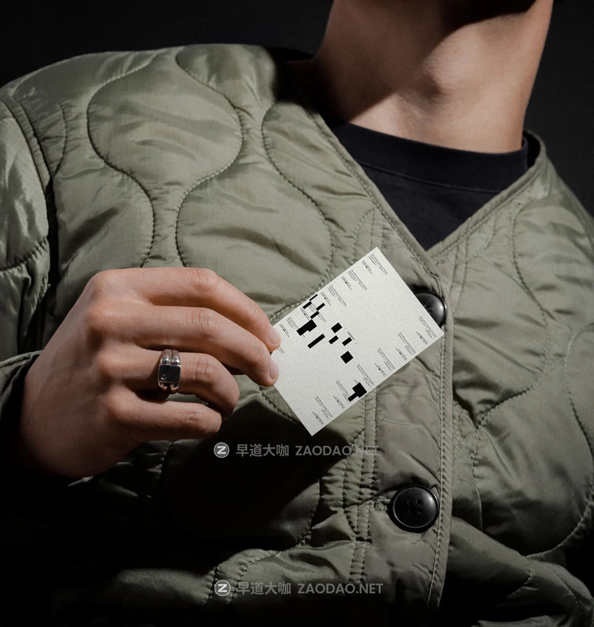 7款小众服务品牌vi设计商务名片iPhone手机标签展示效果图psd样机模板 Akoya Mockup – Garment Collection P1插图6 7款小众服务品牌vi设计商务名片iPhone手机标签展示效果图psd样机模板 Akoya Mockup – Garment Collection P1插图6