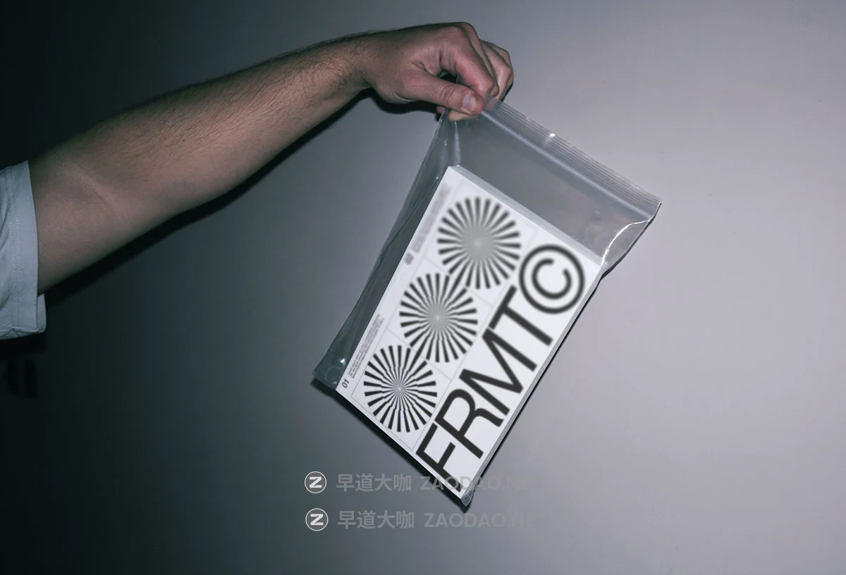 7款国外小众帆布袋包装盒海报招贴标牌广告牌iPhone手机vi设计展示效果图PSD样机模板 Format Mockup – BATCH 003 Collection P3插图6 7款国外小众帆布袋包装盒海报招贴标牌广告牌iPhone手机vi设计展示效果图PSD样机模板 Format Mockup – BATCH 003 Collection P3插图6