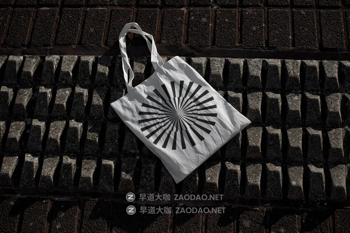 7款国外小众帆布袋包装盒海报招贴标牌广告牌iPhone手机vi设计展示效果图PSD样机模板 Format Mockup – BATCH 003 Collection P3插图4 7款国外小众帆布袋包装盒海报招贴标牌广告牌iPhone手机vi设计展示效果图PSD样机模板 Format Mockup – BATCH 003 Collection P3插图4