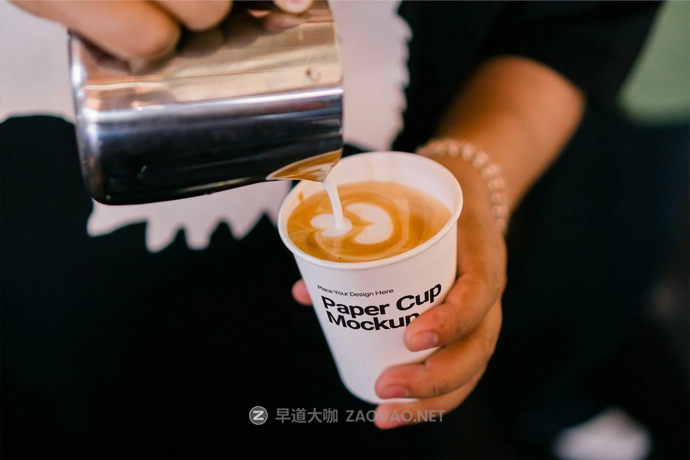 3款真实场景咖啡品牌vi设计纸杯设计展示贴图效果图psd样机模板 Paper Cup Packaging Mockup插图1 3款真实场景咖啡品牌vi设计纸杯设计展示贴图效果图psd样机模板 Paper Cup Packaging Mockup插图1