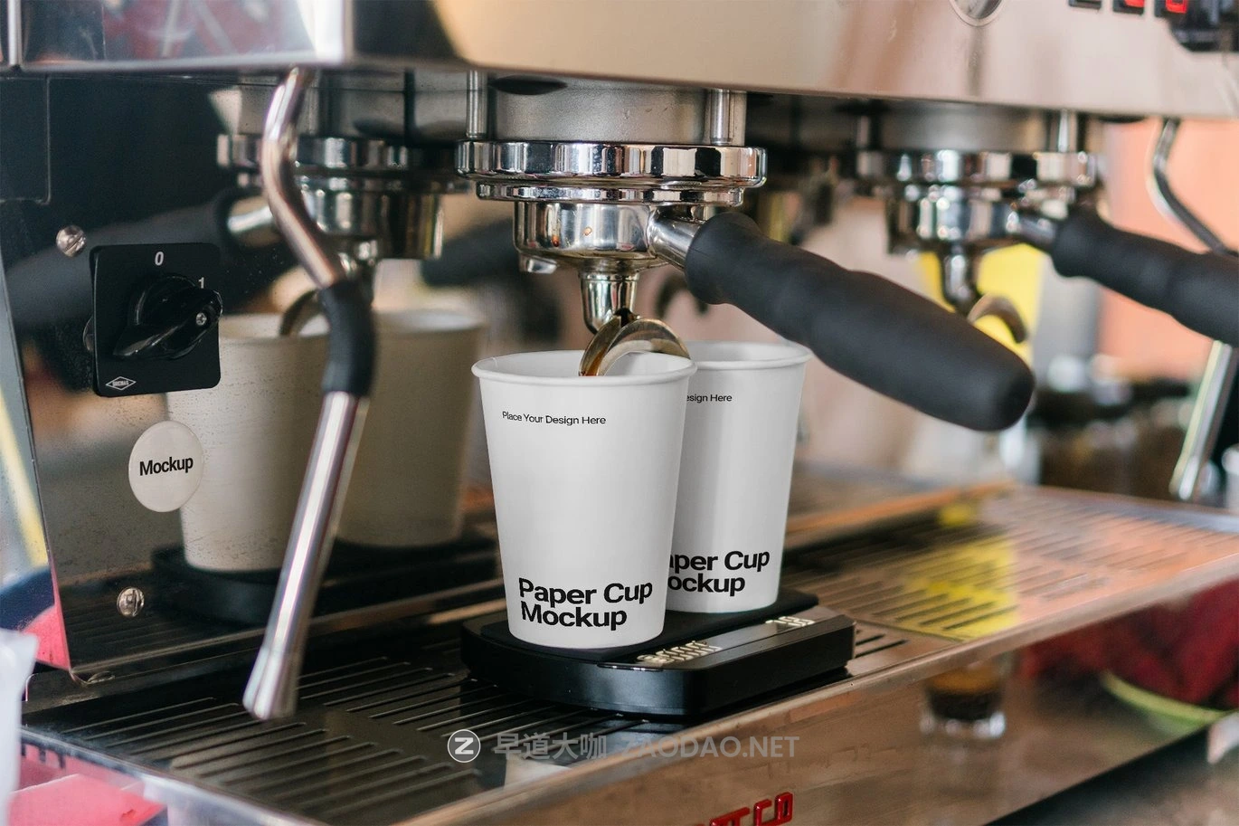 3款真实场景咖啡品牌vi设计纸杯设计展示贴图效果图psd样机模板 Paper Cup Packaging Mockup插图3 3款真实场景咖啡品牌vi设计纸杯设计展示贴图效果图psd样机模板 Paper Cup Packaging Mockup插图3