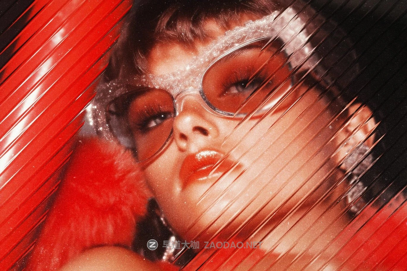 玻璃折射分形对角倾斜模糊照片效果ps特效滤镜样机 Diagonal Glass Photo Effect插图3 玻璃折射分形对角倾斜模糊照片效果ps特效滤镜样机 Diagonal Glass Photo Effect插图3