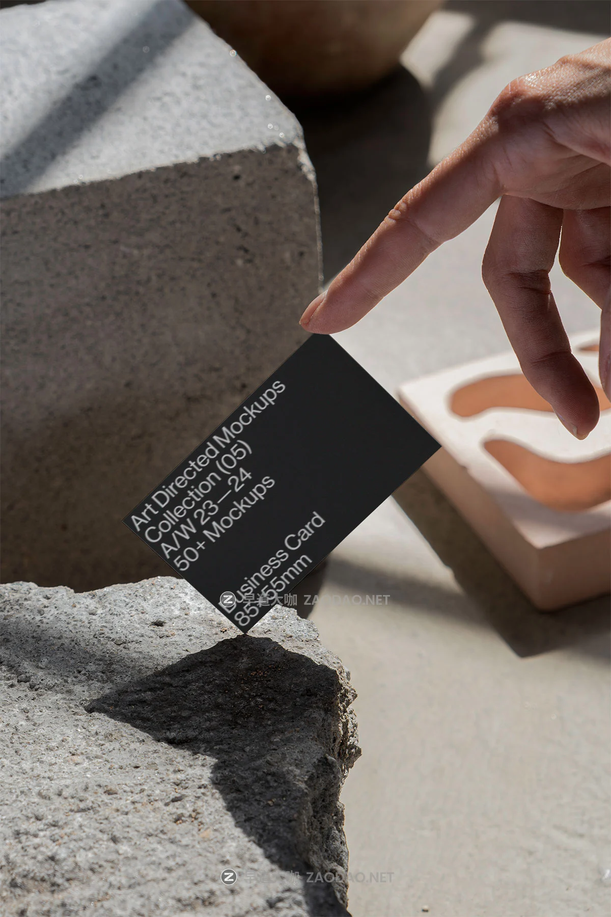 7款质感光阴书籍名片手提袋T恤胶带iPhone手机vi设计ps展示效果图样机模板 Art Directed Mockups – C05 Collection P1插图3 7款质感光阴书籍名片手提袋T恤胶带iPhone手机vi设计ps展示效果图样机模板 Art Directed Mockups – C05 Collection P1插图3