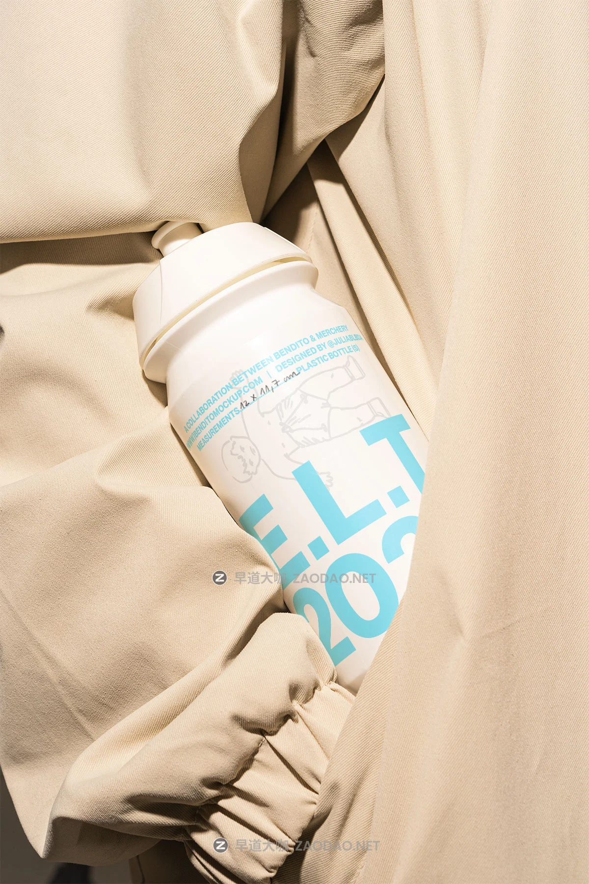 7款国外小众T恤袜子保温水杯笔记本巧克力包装品牌VI设计PS展示效果图样机模板 Bendito Mockup – Every Little Thing P5插图4 7款国外小众T恤袜子保温水杯笔记本巧克力包装品牌VI设计PS展示效果图样机模板 Bendito Mockup – Every Little Thing P5插图4