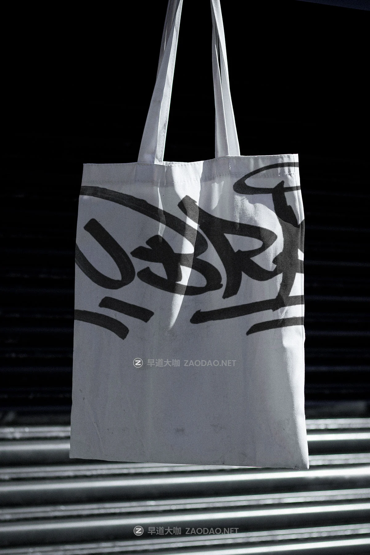 8款叛逆棒球帽T恤帆布袋海报名片胶带小众品牌vi贴图psd样机模板 Format Mockup – BRASH Collection P1插图2 8款叛逆棒球帽T恤帆布袋海报名片胶带小众品牌vi贴图psd样机模板 Format Mockup – BRASH Collection P1插图2