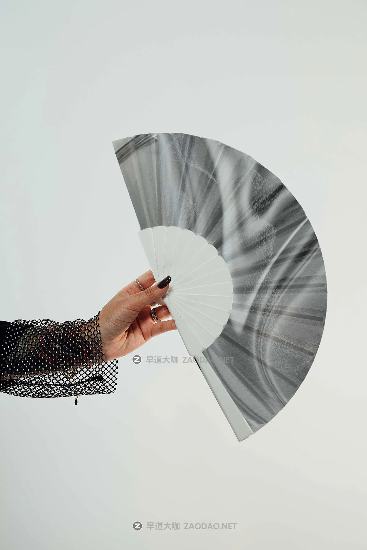 33款国外高级名牌标牌报纸海报扇子帆布袋挂绳渔夫帽手机电脑vi贴图psd样机模板 MelangeMockup – Urban Mood Mockup Collection插图1 33款国外高级名牌标牌报纸海报扇子帆布袋挂绳渔夫帽手机电脑vi贴图psd样机模板 MelangeMockup – Urban Mood Mockup Collection插图1