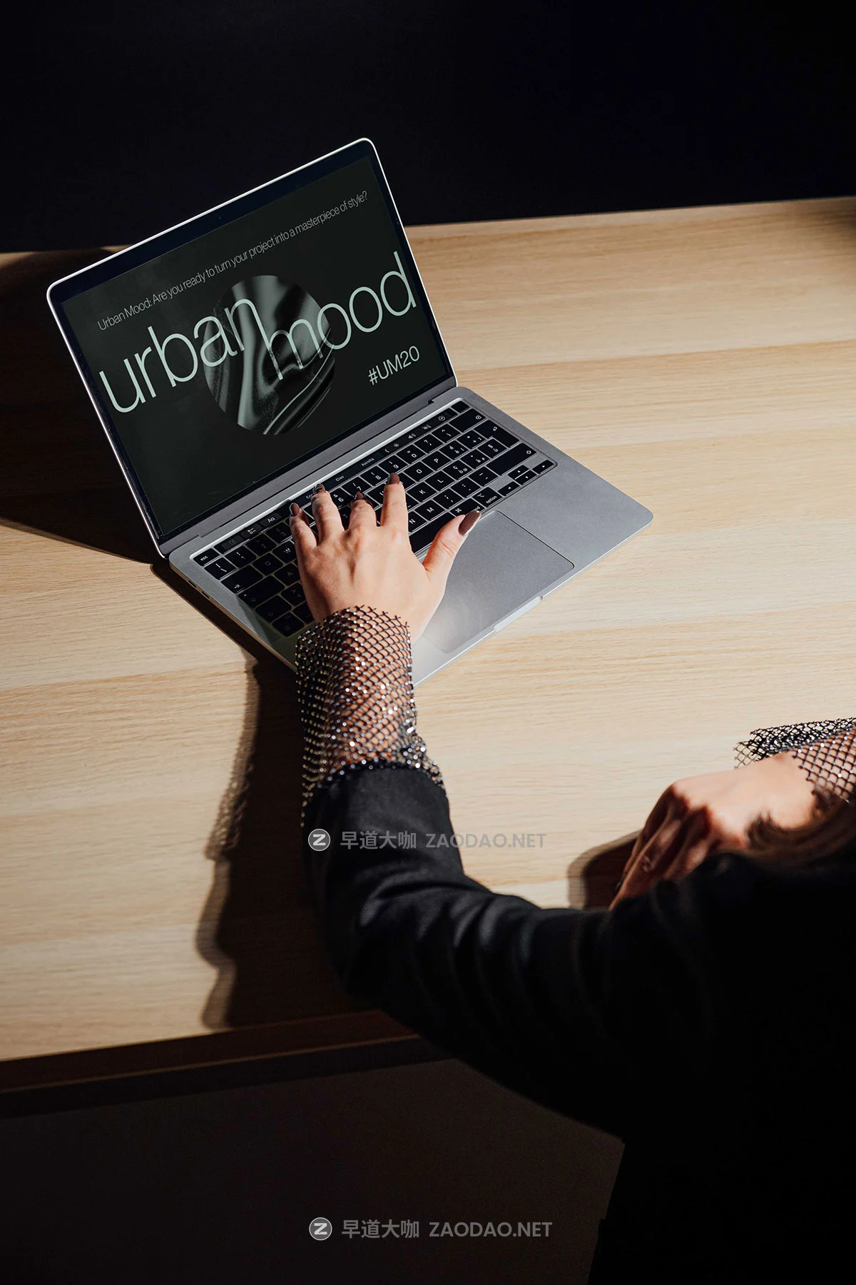 33款国外高级名牌标牌报纸海报扇子帆布袋挂绳渔夫帽手机电脑vi贴图psd样机模板 MelangeMockup – Urban Mood Mockup Collection插图3 33款国外高级名牌标牌报纸海报扇子帆布袋挂绳渔夫帽手机电脑vi贴图psd样机模板 MelangeMockup – Urban Mood Mockup Collection插图3