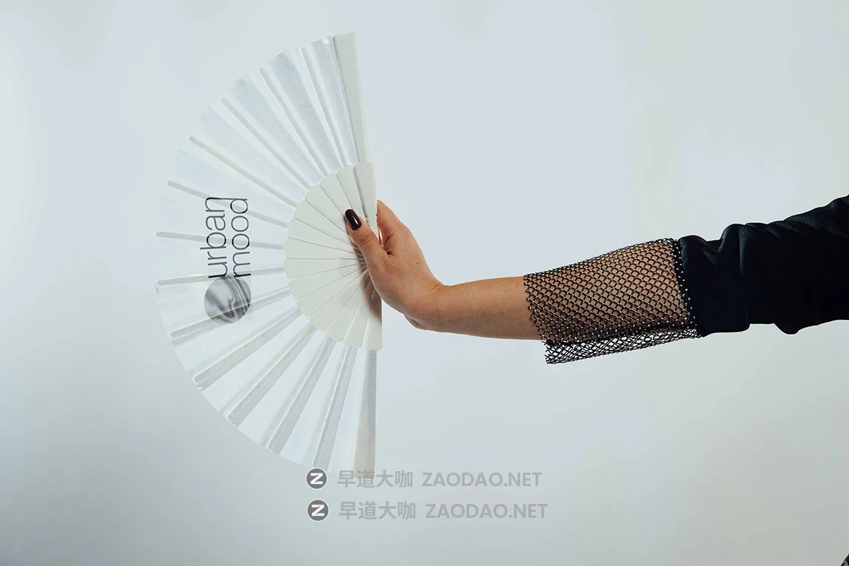 33款国外高级名牌标牌报纸海报扇子帆布袋挂绳渔夫帽手机电脑vi贴图psd样机模板 MelangeMockup – Urban Mood Mockup Collection插图12 33款国外高级名牌标牌报纸海报扇子帆布袋挂绳渔夫帽手机电脑vi贴图psd样机模板 MelangeMockup – Urban Mood Mockup Collection插图12