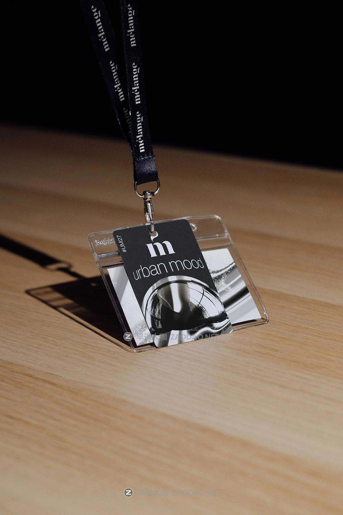 33款国外高级名牌标牌报纸海报扇子帆布袋挂绳渔夫帽手机电脑vi贴图psd样机模板 MelangeMockup – Urban Mood Mockup Collection插图19 33款国外高级名牌标牌报纸海报扇子帆布袋挂绳渔夫帽手机电脑vi贴图psd样机模板 MelangeMockup – Urban Mood Mockup Collection插图19