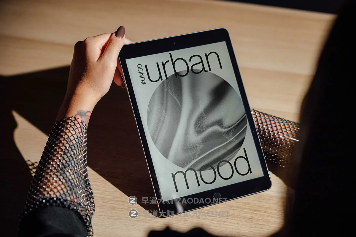 33款国外高级名牌标牌报纸海报扇子帆布袋挂绳渔夫帽手机电脑vi贴图psd样机模板 MelangeMockup – Urban Mood Mockup Collection插图28 33款国外高级名牌标牌报纸海报扇子帆布袋挂绳渔夫帽手机电脑vi贴图psd样机模板 MelangeMockup – Urban Mood Mockup Collection插图28