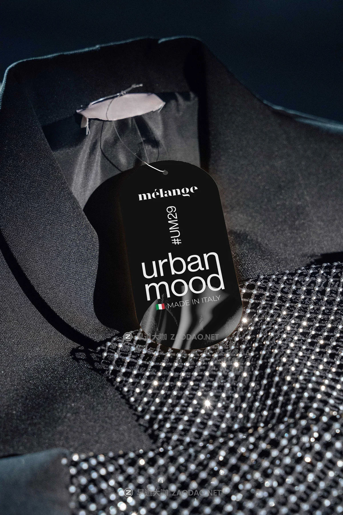 33款国外高级名牌标牌报纸海报扇子帆布袋挂绳渔夫帽手机电脑vi贴图psd样机模板 MelangeMockup – Urban Mood Mockup Collection插图29 33款国外高级名牌标牌报纸海报扇子帆布袋挂绳渔夫帽手机电脑vi贴图psd样机模板 MelangeMockup – Urban Mood Mockup Collection插图29