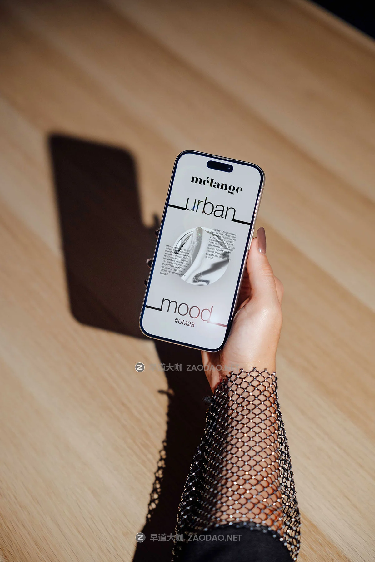 33款国外高级名牌标牌报纸海报扇子帆布袋挂绳渔夫帽手机电脑vi贴图psd样机模板 MelangeMockup – Urban Mood Mockup Collection插图32 33款国外高级名牌标牌报纸海报扇子帆布袋挂绳渔夫帽手机电脑vi贴图psd样机模板 MelangeMockup – Urban Mood Mockup Collection插图32