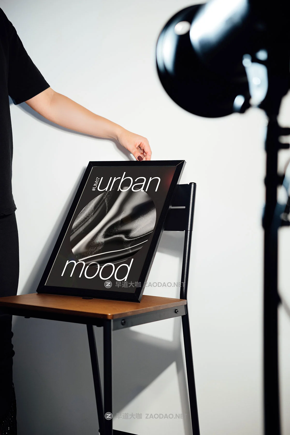 7款国外高级标牌报纸海报帆布袋挂绳渔夫帽vi贴图psd样机模板Melange Mockup – Urban Mood Mockup Collection P1插图3 7款国外高级标牌报纸海报帆布袋挂绳渔夫帽vi贴图psd样机模板Melange Mockup – Urban Mood Mockup Collection P1插图3