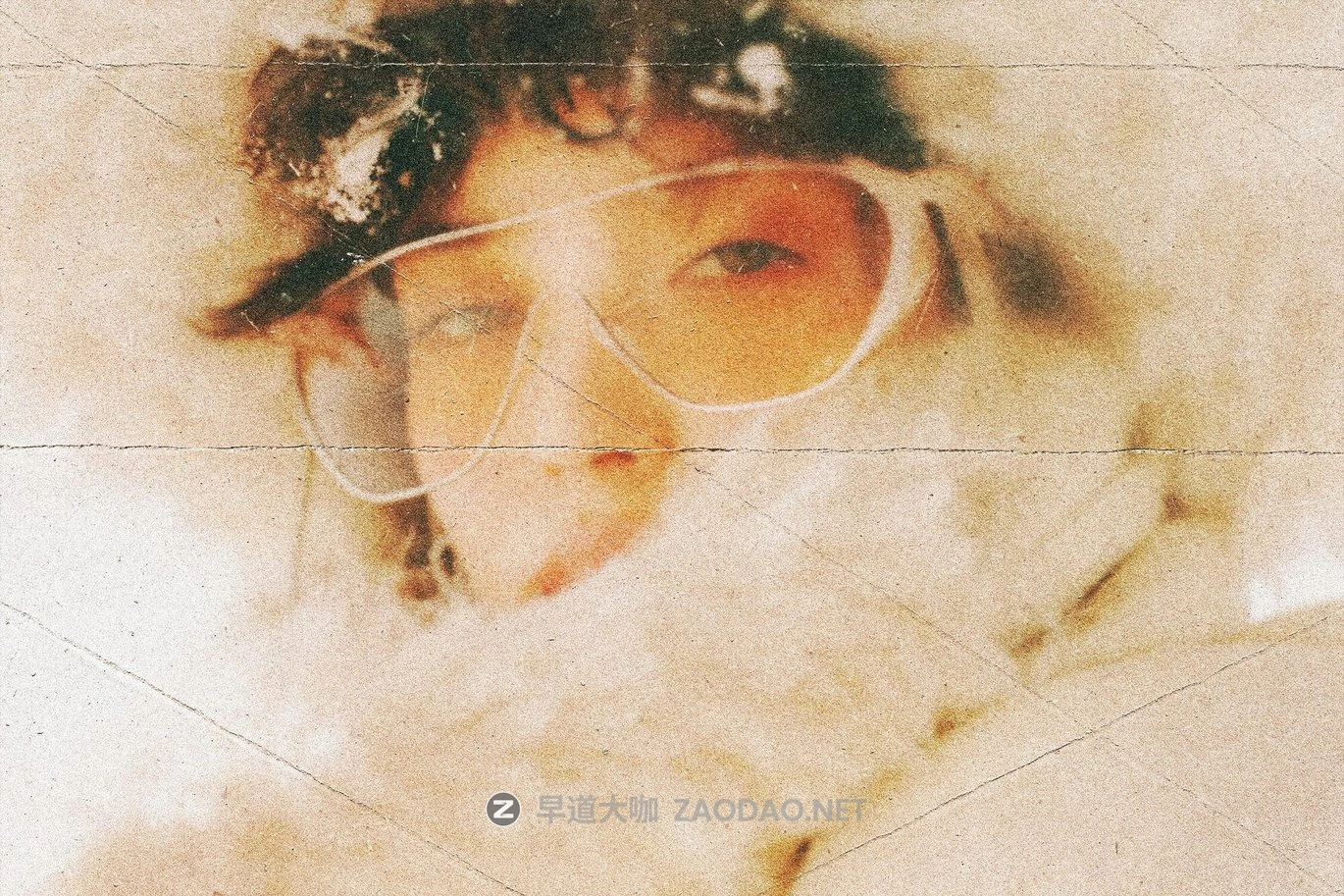 复古折痕模糊颗粒照片效果ps特效滤镜样机 Blurred Folded Paper Photo Effect插图1 复古折痕模糊颗粒照片效果ps特效滤镜样机 Blurred Folded Paper Photo Effect插图1